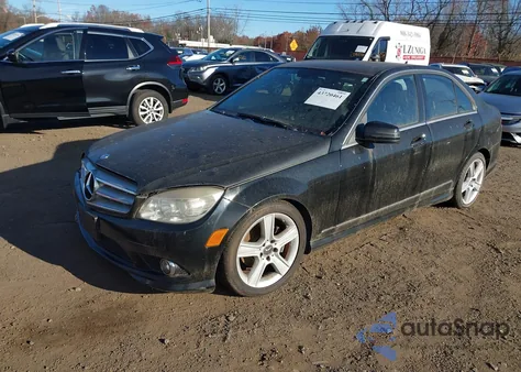 2010 Mercedes-Benz C 300 Luxury 4Matic/Sport 4Matic z USA, uszkodzony, nr VIN WDDGF8BB5AR107204